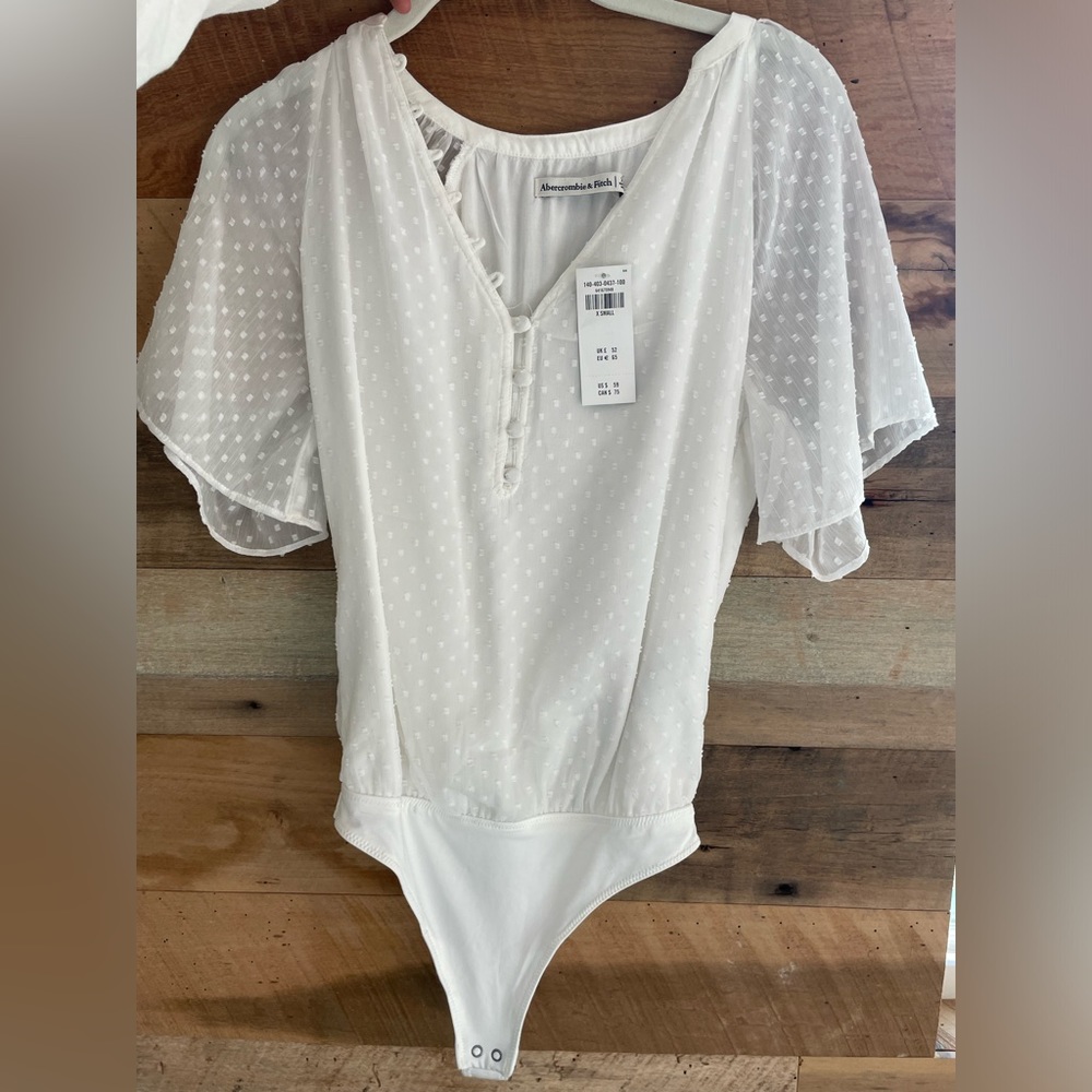 Abercrombie body suit- never worn XS